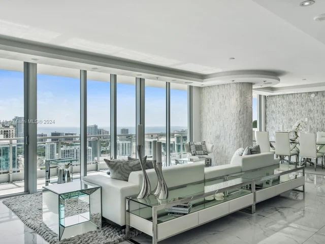 92 SW 3rd St # 4004, Miami FL 33130