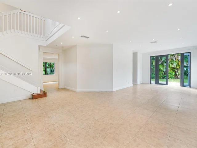 810 NW 104th Ave, Miami FL 33172