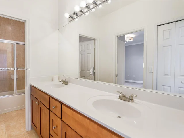 810 NW 104th Ave, Miami FL 33172