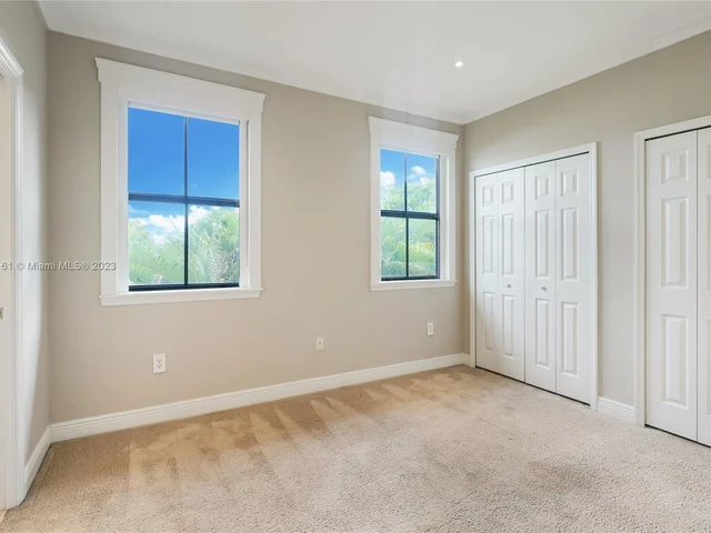 810 NW 104th Ave, Miami FL 33172