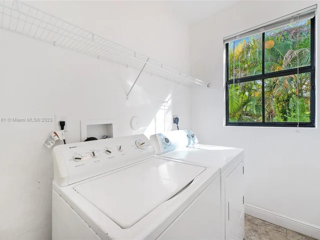 810 NW 104th Ave, Miami FL 33172