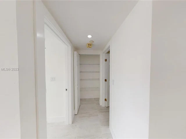 1000 W Island Blvd # 1812, Aventura FL 33160