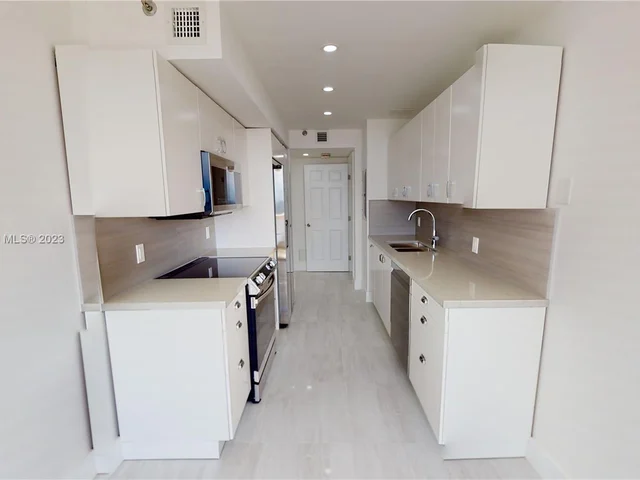 1000 W Island Blvd # 1812, Aventura FL 33160