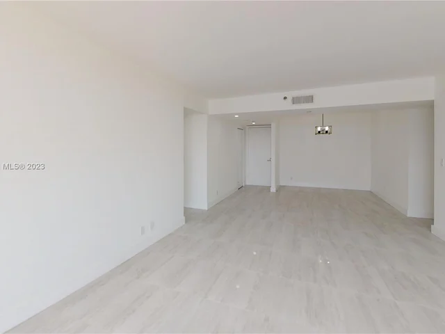 1000 W Island Blvd # 1812, Aventura FL 33160