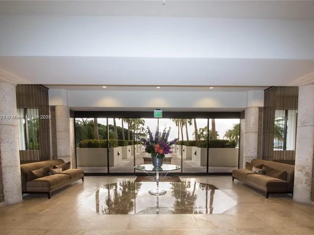 1000 W Island Blvd # 1812, Aventura FL 33160