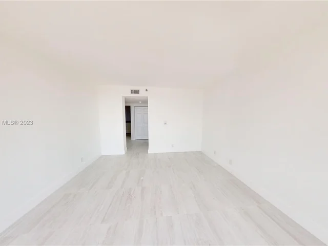 1000 W Island Blvd # 1812, Aventura FL 33160