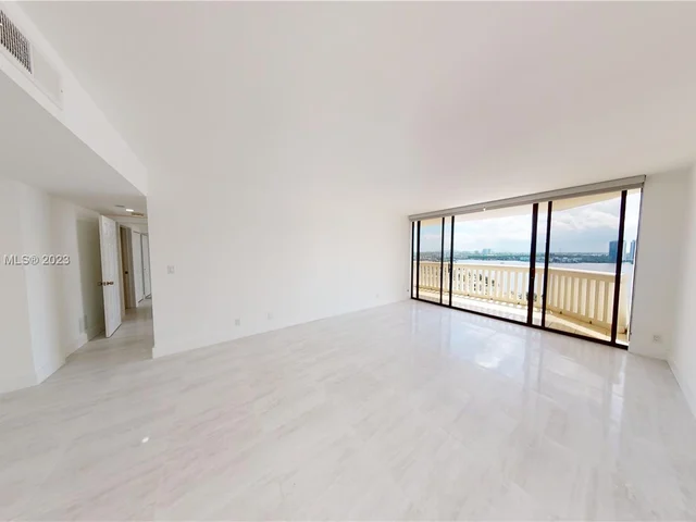 1000 W Island Blvd # 1812, Aventura FL 33160