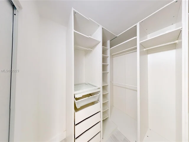 1000 W Island Blvd # 1812, Aventura FL 33160