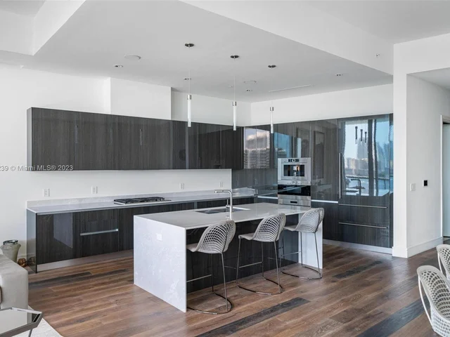 3300 NE 188th St, Aventura FL 33180