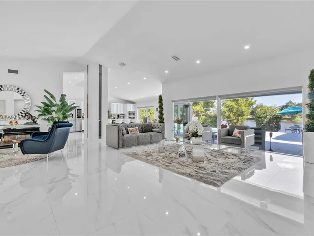 441 NW 201st Ave, Pembroke Pines FL 33029