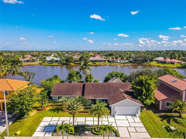 441 NW 201st Ave, Pembroke Pines FL 33029