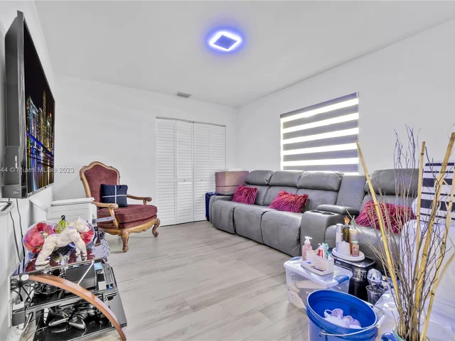 441 NW 201st Ave, Pembroke Pines FL 33029