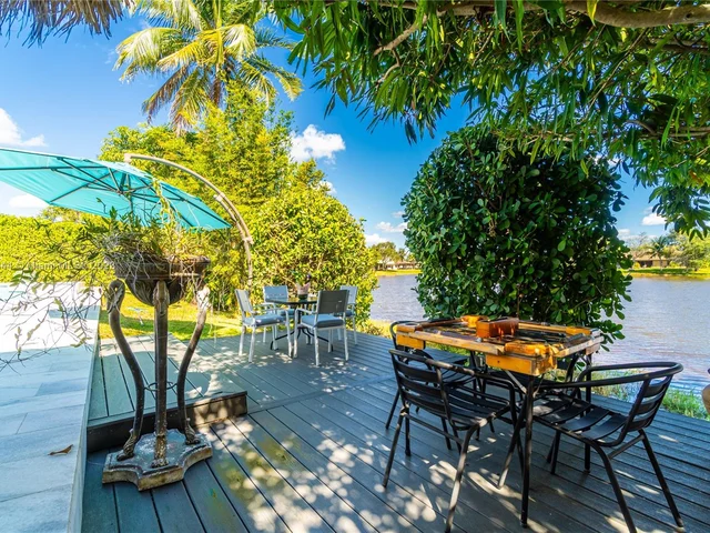 441 NW 201st Ave, Pembroke Pines FL 33029