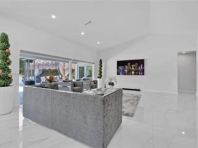 441 NW 201st Ave, Pembroke Pines FL 33029