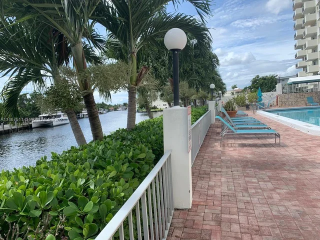 401 Golden Isles Dr # 914, Hallandale Beach FL 33009