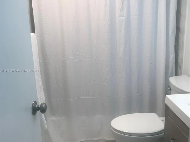 1985 S Ocean Dr # 6D, Hallandale Beach FL 33009