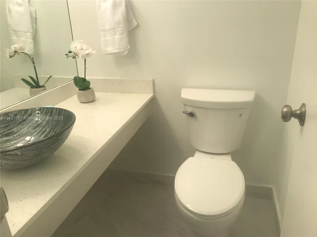 1985 S Ocean Dr # 6D, Hallandale Beach FL 33009