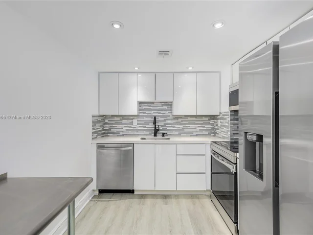 2655 Collins Ave # 502, Miami Beach FL 33140