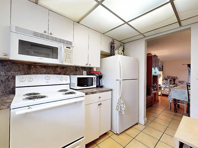 13715 Kendale Lakes Cir # A10, Miami FL 33183