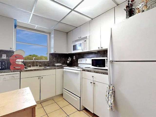 13715 Kendale Lakes Cir # A10, Miami FL 33183