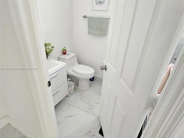 16536 SW 54th St, Miami FL 33185