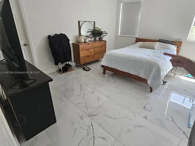 16536 SW 54th St, Miami FL 33185