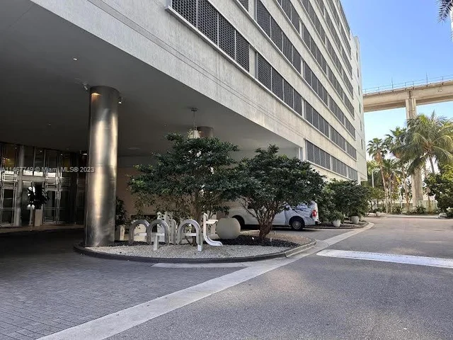 92 SW 3rd St # 1105, Miami FL 33130