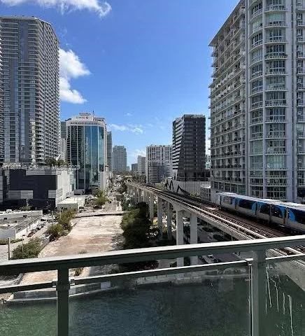 92 SW 3rd St # 1105, Miami FL 33130