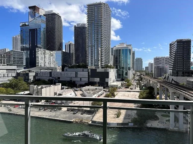 92 SW 3rd St # 1105, Miami FL 33130