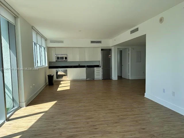 92 SW 3rd St # 1105, Miami FL 33130