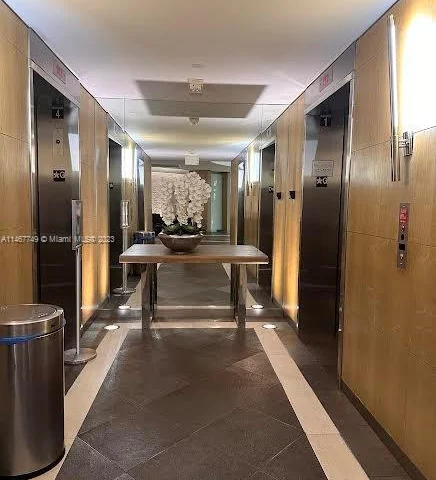 92 SW 3rd St # 1105, Miami FL 33130