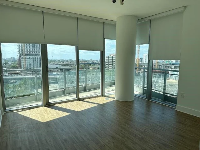 92 SW 3rd St # 1105, Miami FL 33130