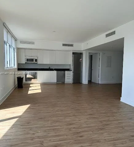 92 SW 3rd St # 1105, Miami FL 33130