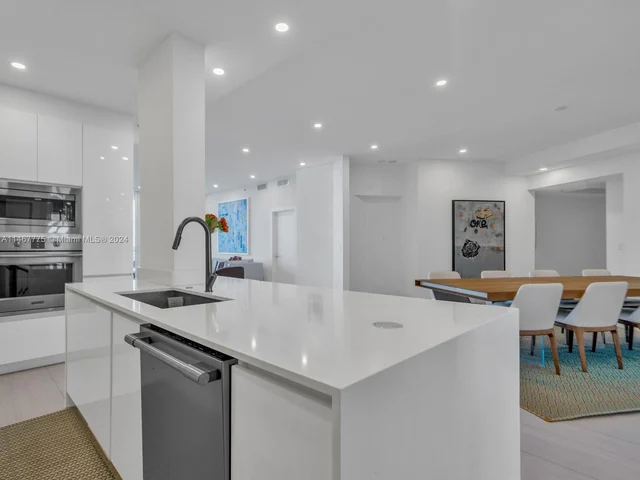 808 Brickell Key Dr # 201, Miami FL 33131