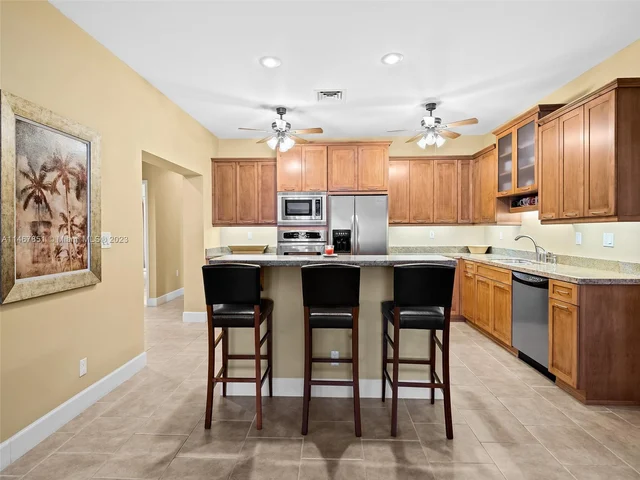 1024 NE 6th St, Hallandale Beach FL 33009