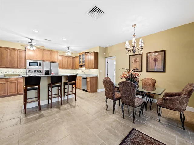 1024 NE 6th St, Hallandale Beach FL 33009