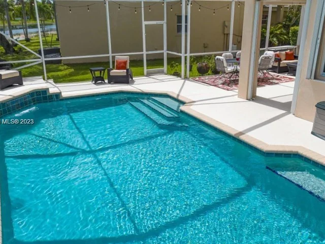 177 E Bayridge Dr, Weston FL 33326