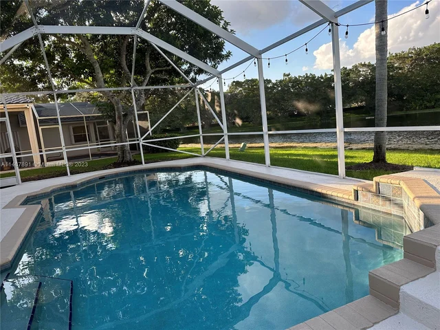 177 E Bayridge Dr, Weston FL 33326