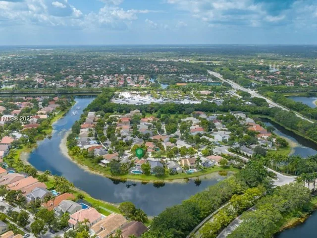 177 E Bayridge Dr, Weston FL 33326