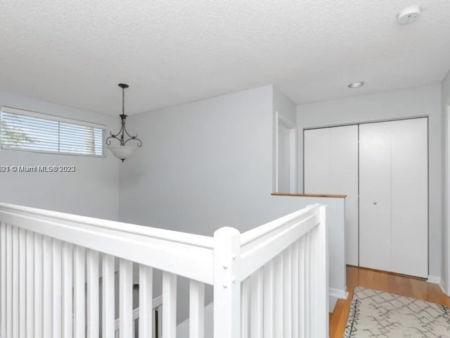 177 E Bayridge Dr, Weston FL 33326