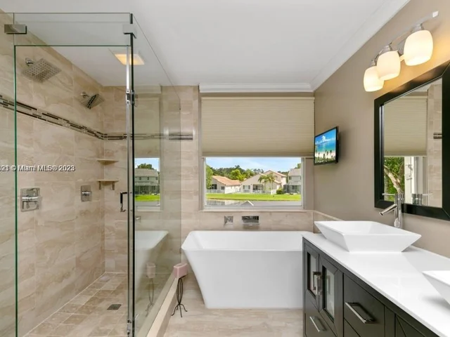 177 E Bayridge Dr, Weston FL 33326