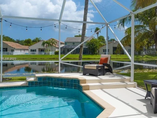 177 E Bayridge Dr, Weston FL 33326