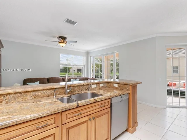 177 E Bayridge Dr, Weston FL 33326