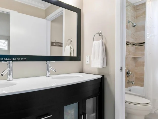 177 E Bayridge Dr, Weston FL 33326