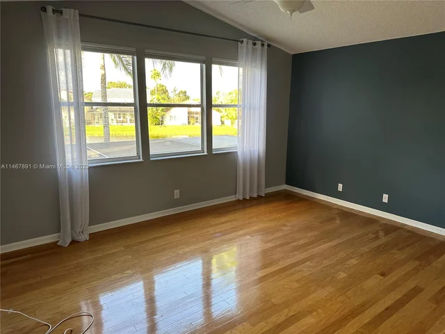 177 E Bayridge Dr, Weston FL 33326