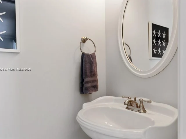 177 E Bayridge Dr, Weston FL 33326