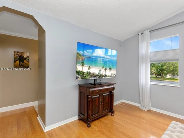 177 E Bayridge Dr, Weston FL 33326