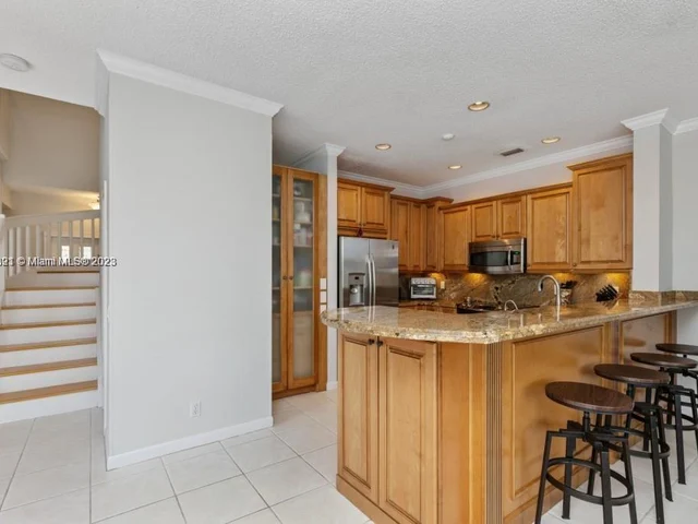 177 E Bayridge Dr, Weston FL 33326