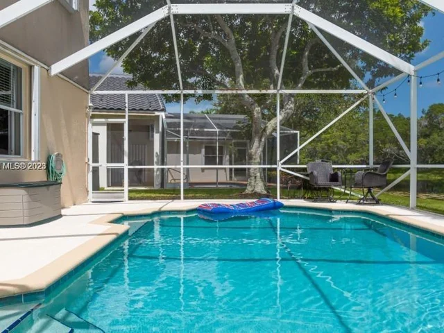 177 E Bayridge Dr, Weston FL 33326