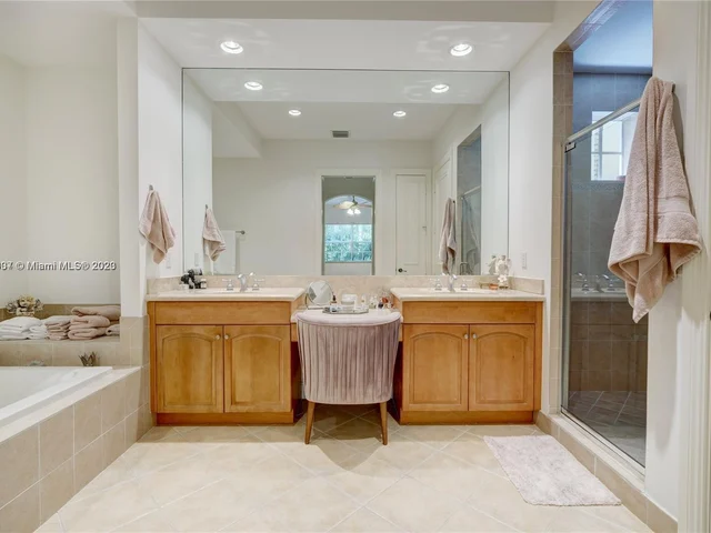 349 Chambord Ter # 349, Palm Beach Gardens FL 33410